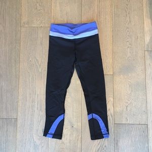 Lululemon Black & Blue inspire Crop size 2